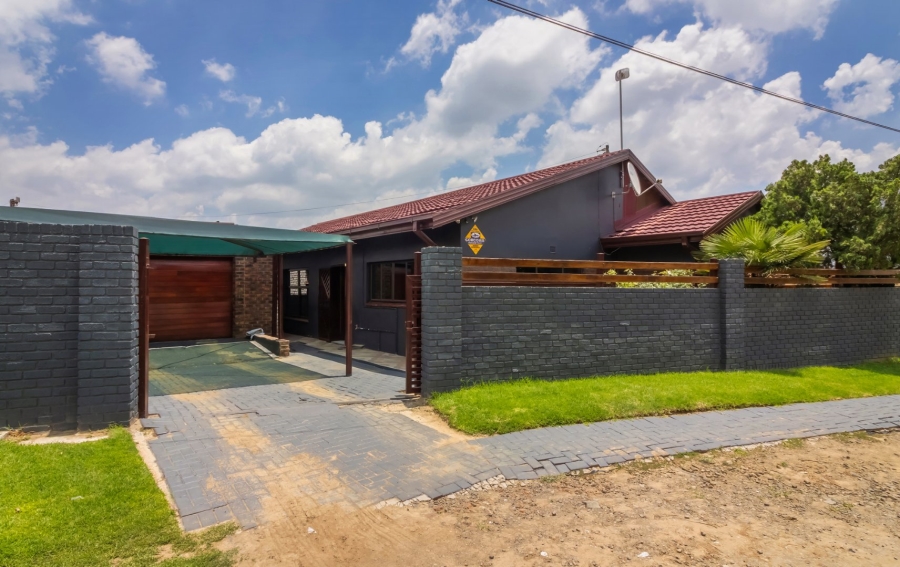 3 Bedroom Property for Sale in Maokeng Free State